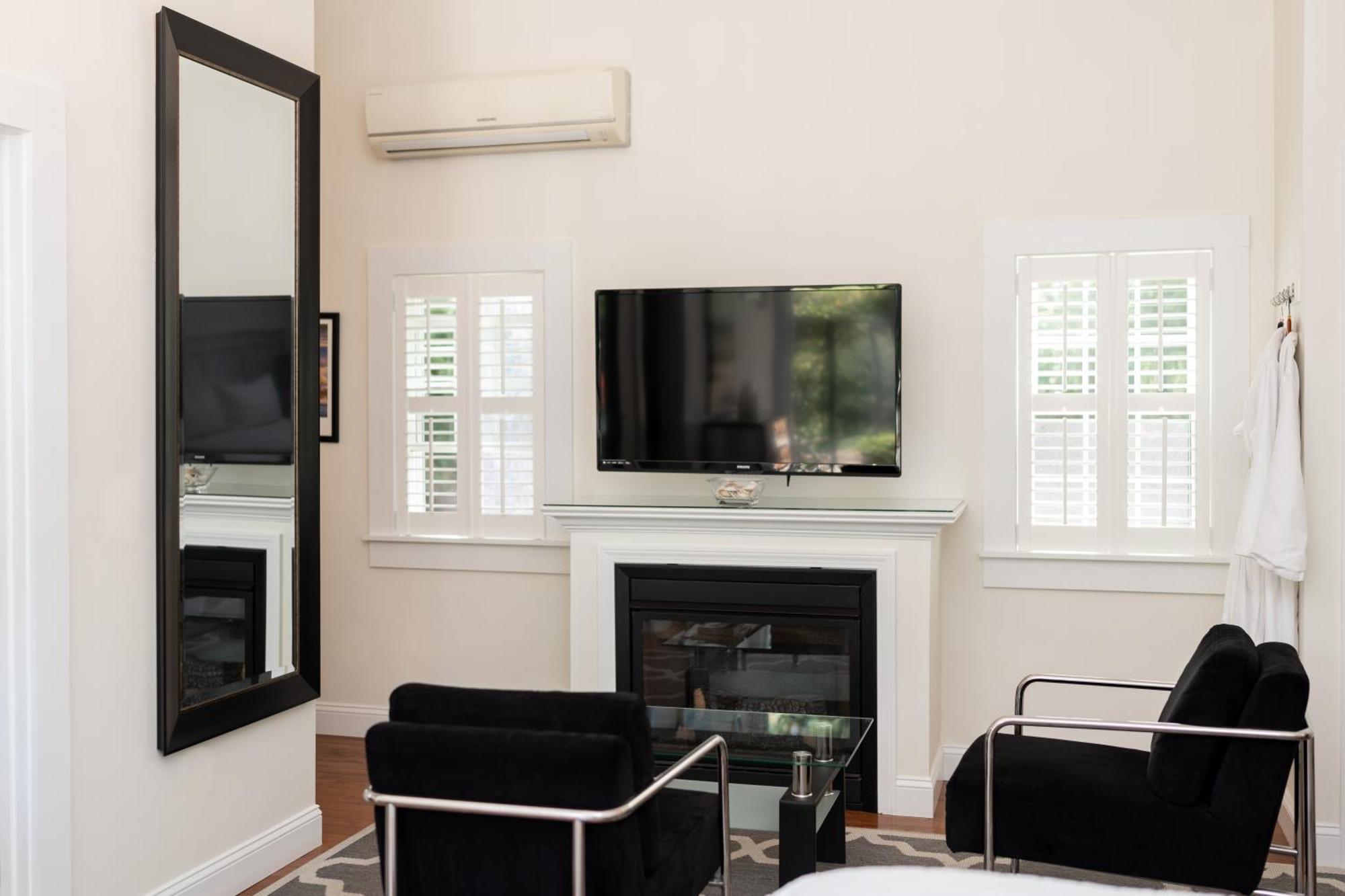 The Platinum Pebble Boutique Inn - Adults Only Property Гарвіч-Порт Екстер'єр фото